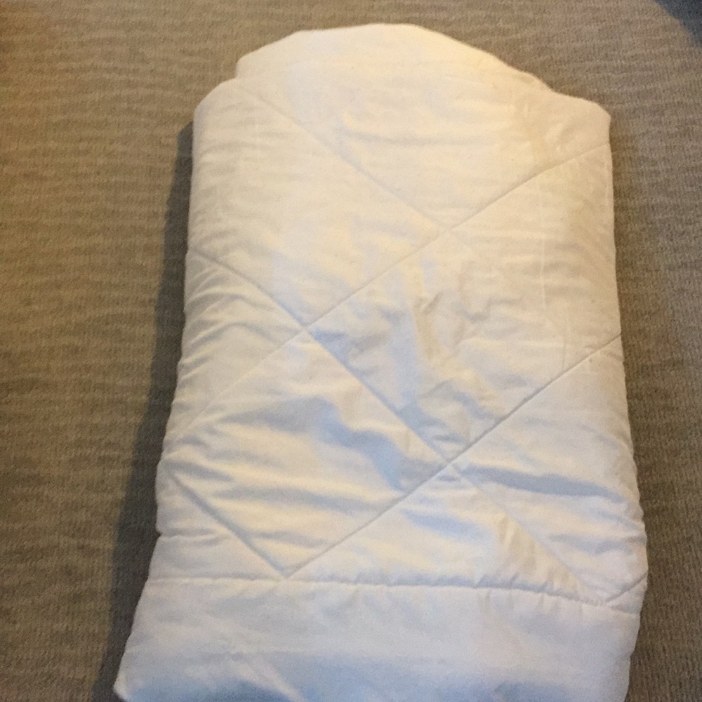 Twin white comforter